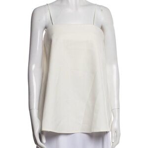 Neckline sleeveless top